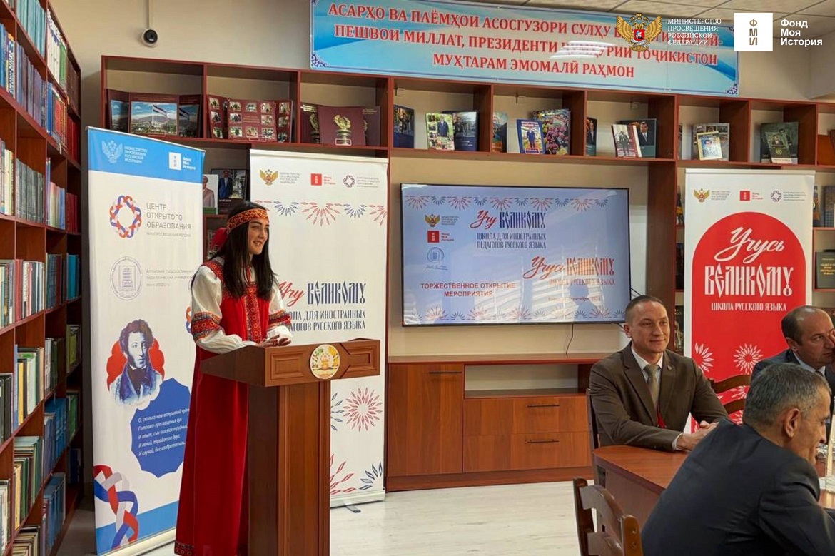 В Таджикистане стартовали школы «Учу великому» и «Учусь великому»